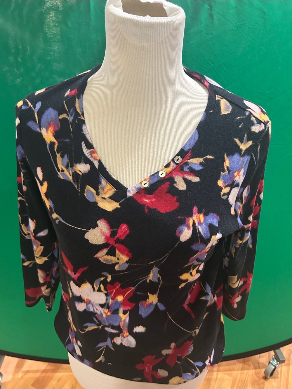 Chico's Navy Floral V-Neck Long Sleeve Top with Button Accents